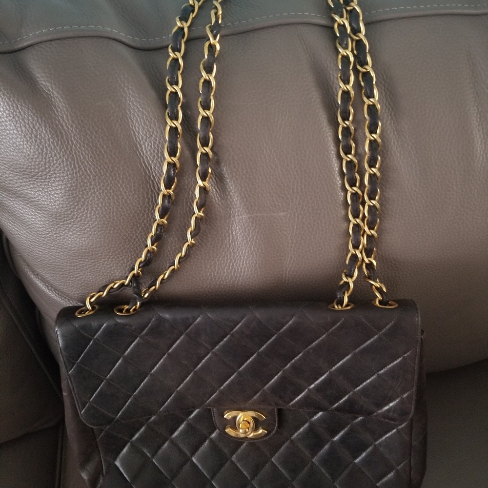 Large CHANEL shoulder bag in black